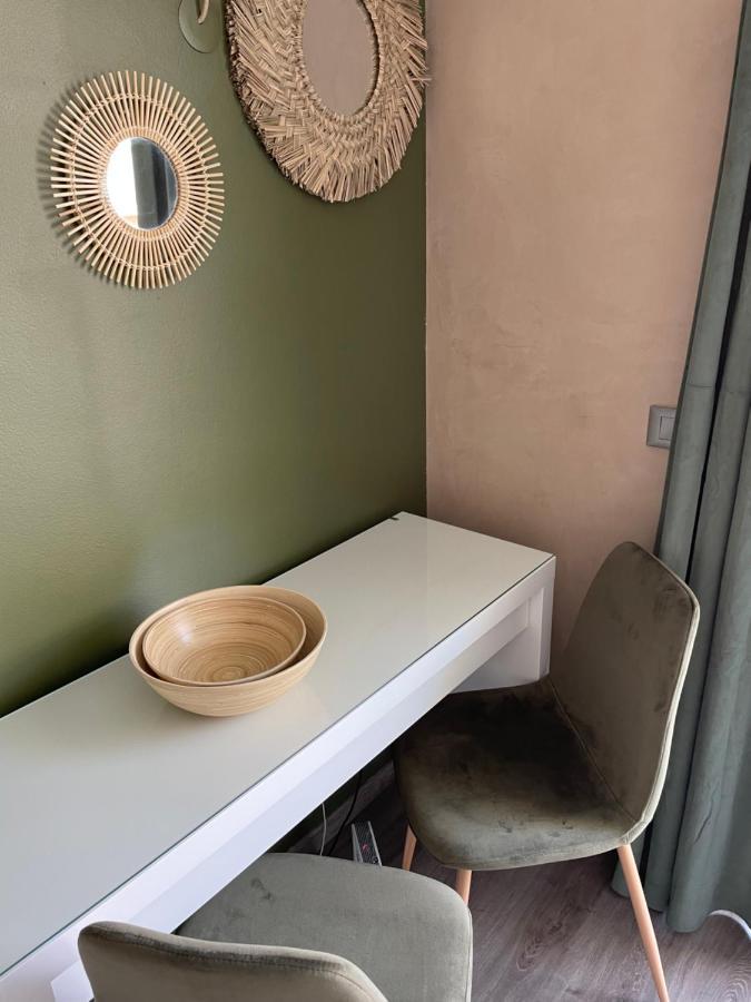 La Room: Seaside Apartment + Terrace + Parking Мантон Екстер'єр фото