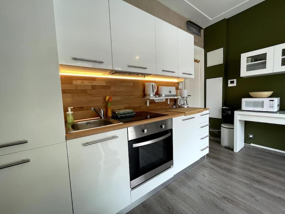 La Room: Seaside Apartment + Terrace + Parking Мантон Екстер'єр фото