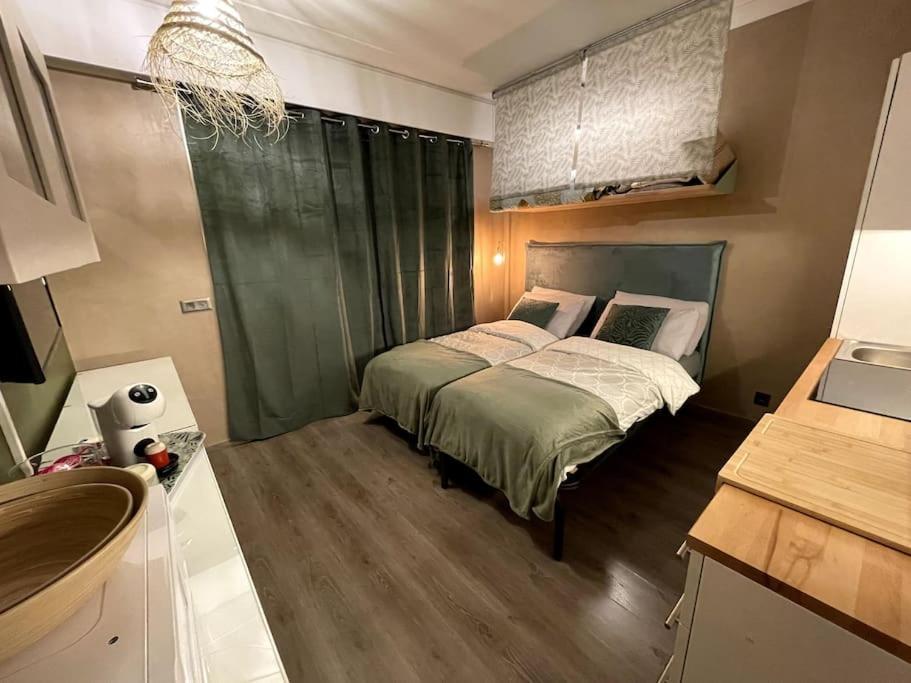 La Room: Seaside Apartment + Terrace + Parking Мантон Екстер'єр фото